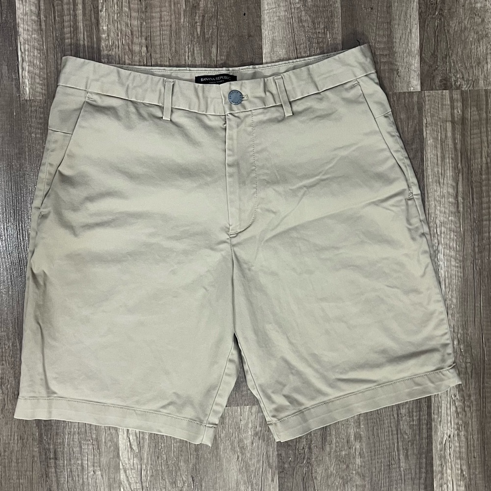 Banana Republic |Aiden Shorts Mens Size 31. (Like new)